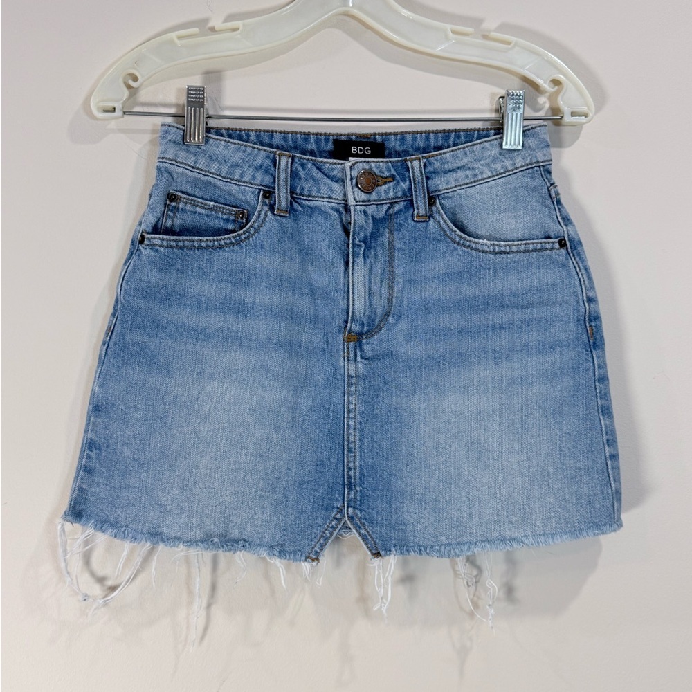 🔥BDG Light Wash Denim Mini Skirt Size XS EUC🔥